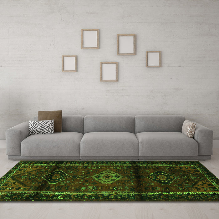 Machine Washable Persian Green Traditional Area Rugs in a Living Room,, wshtr3099grn