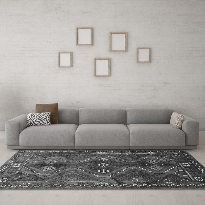 Machine Washable Persian Gray Traditional Rug in a Living Room,, wshtr309gry