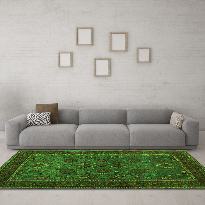 Machine Washable Persian Green Traditional Area Rugs in a Living Room,, wshtr30grn