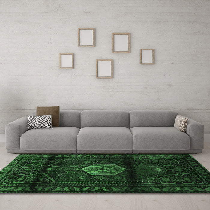 Machine Washable Persian Emerald Green Traditional Area Rugs in a Living Room,, wshtr3100emgrn