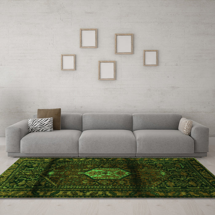 Machine Washable Persian Green Traditional Area Rugs in a Living Room,, wshtr3100grn