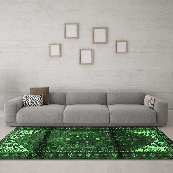 Machine Washable Persian Emerald Green Traditional Area Rugs in a Living Room,, wshtr3101emgrn