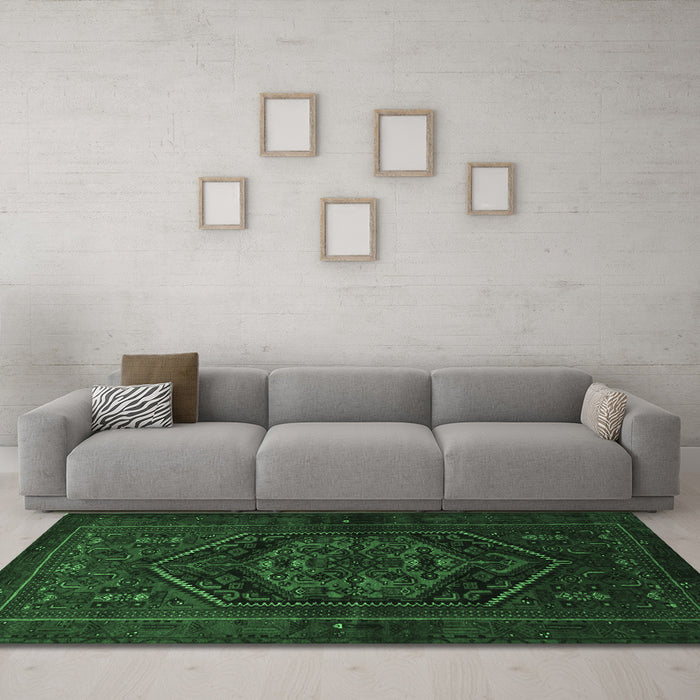 Machine Washable Persian Emerald Green Traditional Area Rugs in a Living Room,, wshtr3102emgrn