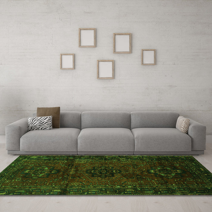 Machine Washable Persian Green Traditional Area Rugs in a Living Room,, wshtr3104grn