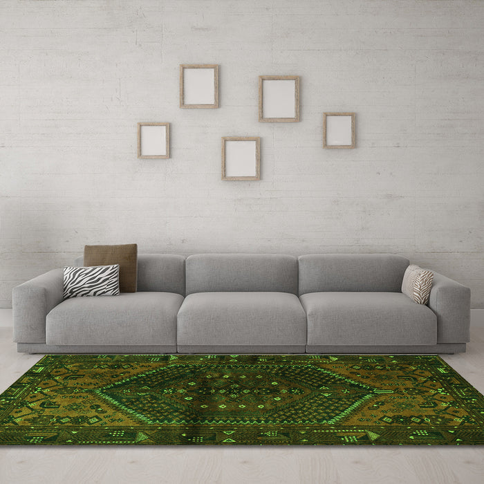Machine Washable Persian Green Traditional Area Rugs in a Living Room,, wshtr3105grn