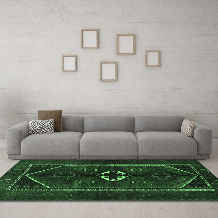 Machine Washable Persian Emerald Green Traditional Area Rugs in a Living Room,, wshtr3106emgrn
