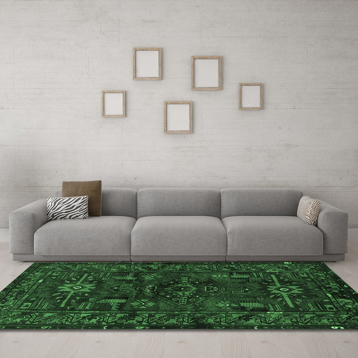 Machine Washable Persian Emerald Green Traditional Area Rugs in a Living Room,, wshtr3108emgrn