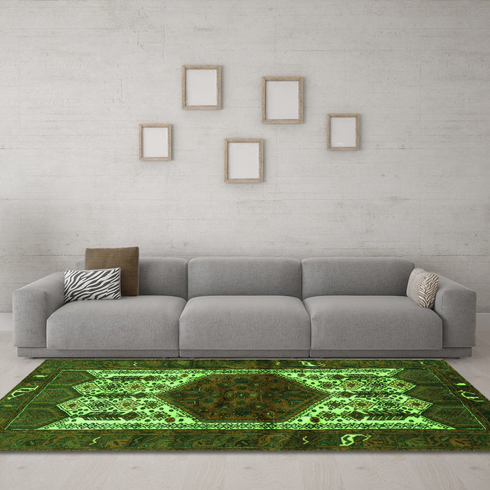 Machine Washable Persian Green Traditional Area Rugs in a Living Room,, wshtr3109grn