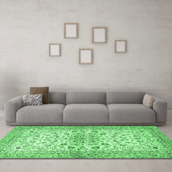 Machine Washable Persian Emerald Green Traditional Area Rugs in a Living Room,, wshtr3110emgrn