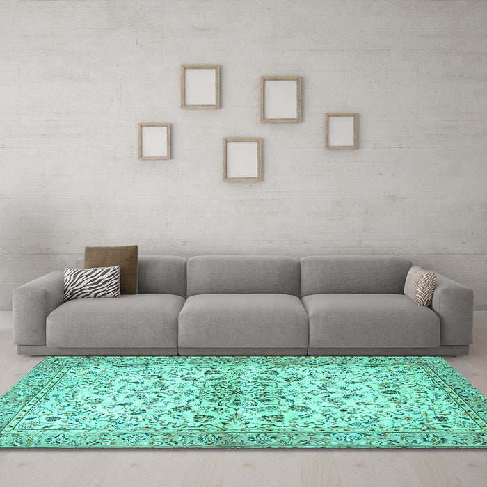 Machine Washable Persian Turquoise Traditional Area Rugs in a Living Room,, wshtr3110turq