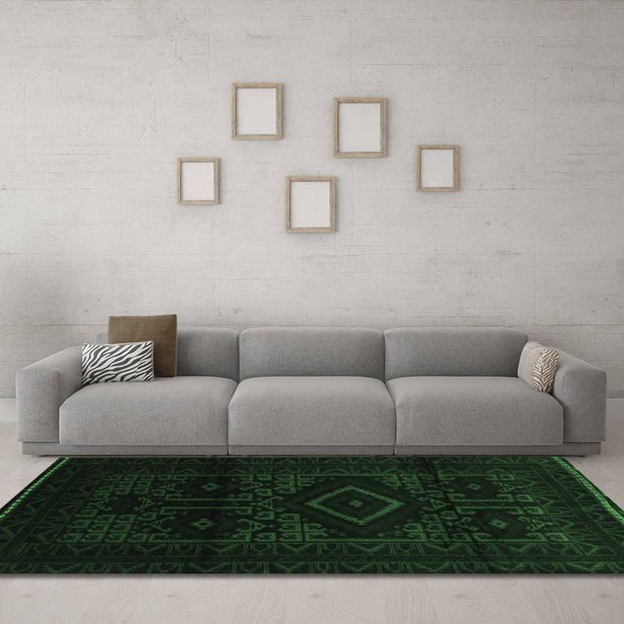 Machine Washable Persian Emerald Green Traditional Area Rugs in a Living Room,, wshtr3111emgrn