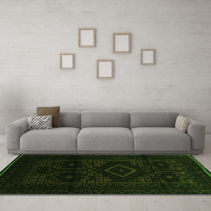 Machine Washable Persian Green Traditional Area Rugs in a Living Room,, wshtr3111grn