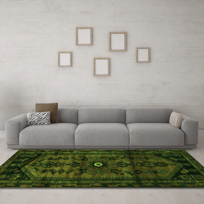 Machine Washable Persian Green Traditional Area Rugs in a Living Room,, wshtr3117grn