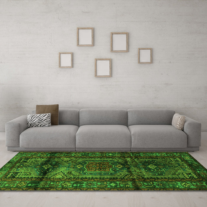 Machine Washable Persian Green Traditional Area Rugs in a Living Room,, wshtr3118grn