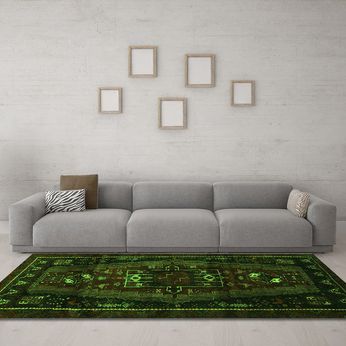 Machine Washable Persian Green Traditional Area Rugs in a Living Room,, wshtr3120grn