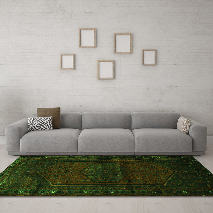 Machine Washable Persian Green Traditional Area Rugs in a Living Room,, wshtr3121grn