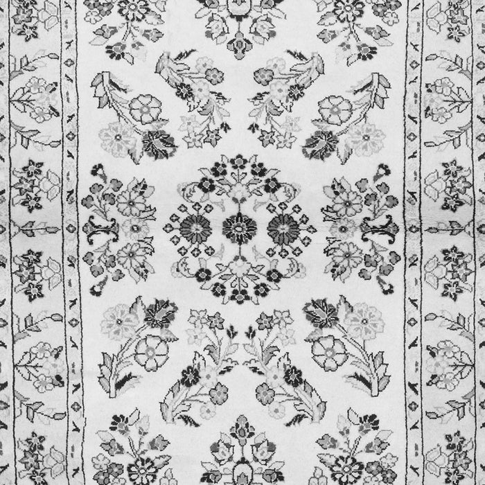 Serging Thickness of Machine Washable Persian Gray Traditional Rug, wshtr3127gry