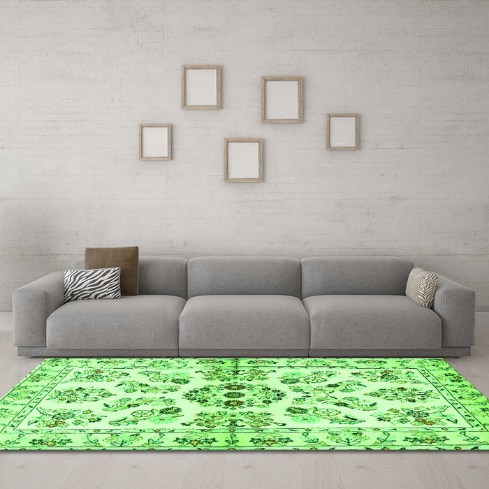 Machine Washable Persian Green Traditional Area Rugs in a Living Room,, wshtr3127grn