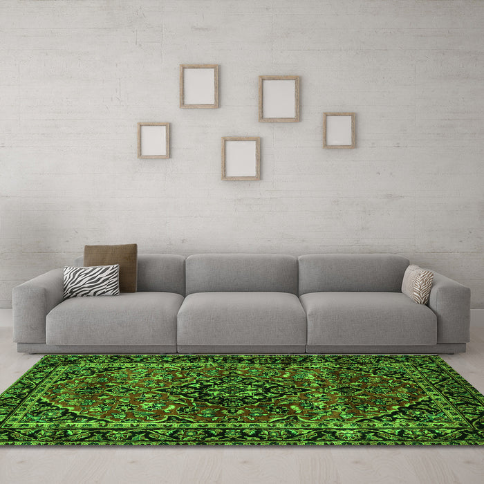 Machine Washable Persian Green Traditional Area Rugs in a Living Room,, wshtr3128grn