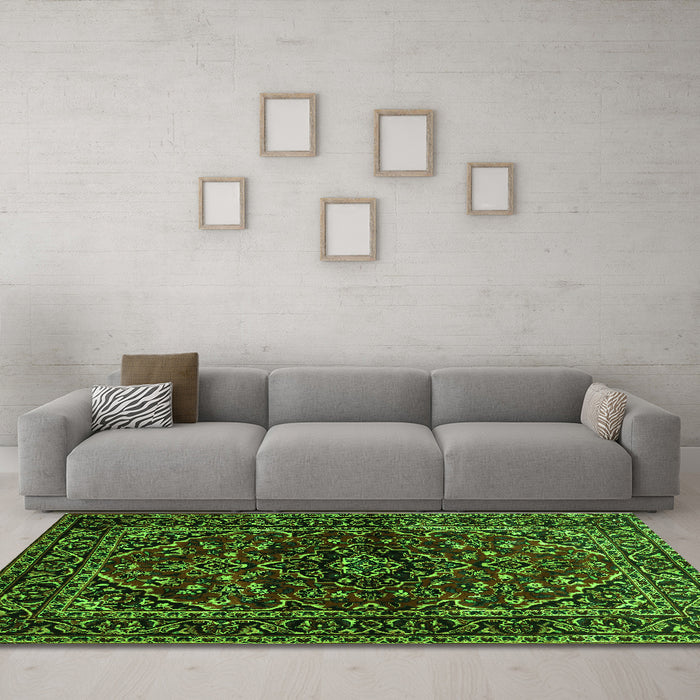 Machine Washable Persian Green Traditional Area Rugs in a Living Room,, wshtr3129grn