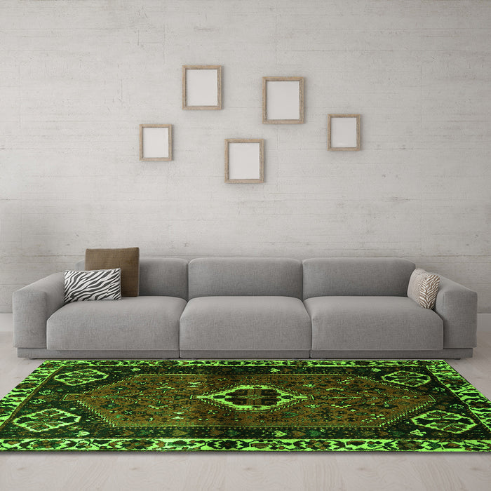 Machine Washable Persian Green Traditional Area Rugs in a Living Room,, wshtr3131grn