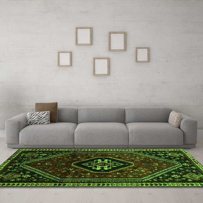 Machine Washable Persian Green Traditional Area Rugs in a Living Room,, wshtr3132grn