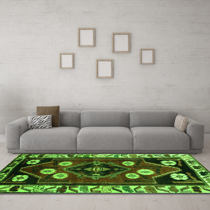 Machine Washable Persian Green Traditional Area Rugs in a Living Room,, wshtr3134grn