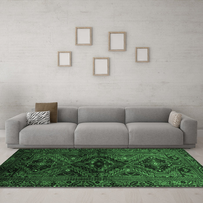 Machine Washable Persian Emerald Green Traditional Area Rugs in a Living Room,, wshtr3136emgrn
