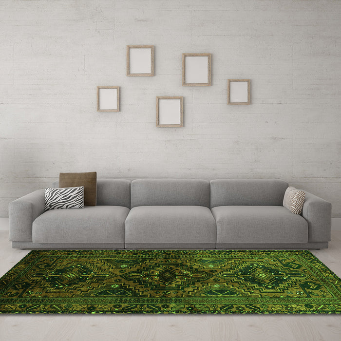 Machine Washable Persian Green Traditional Area Rugs in a Living Room,, wshtr3136grn