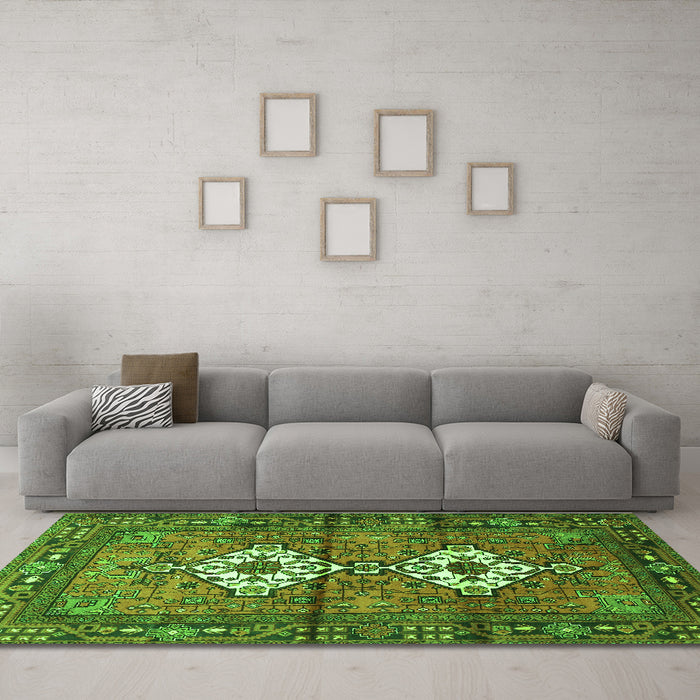 Machine Washable Persian Green Traditional Area Rugs in a Living Room,, wshtr313grn