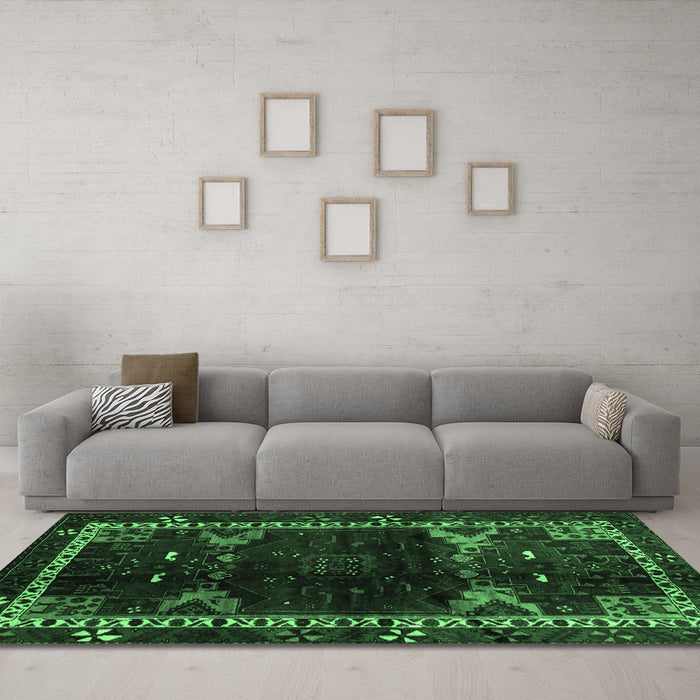 Machine Washable Animal Emerald Green Traditional Area Rugs in a Living Room,, wshtr3140emgrn