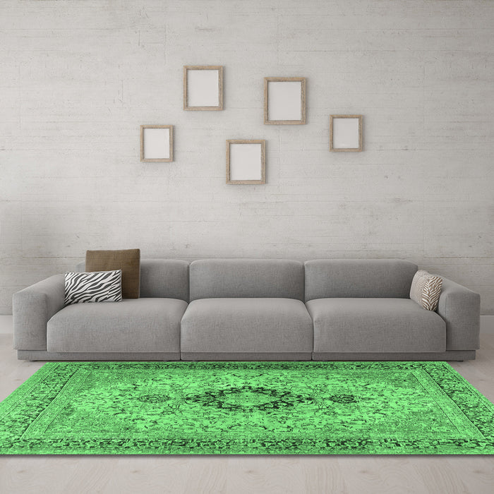 Machine Washable Persian Emerald Green Traditional Area Rugs in a Living Room,, wshtr3143emgrn