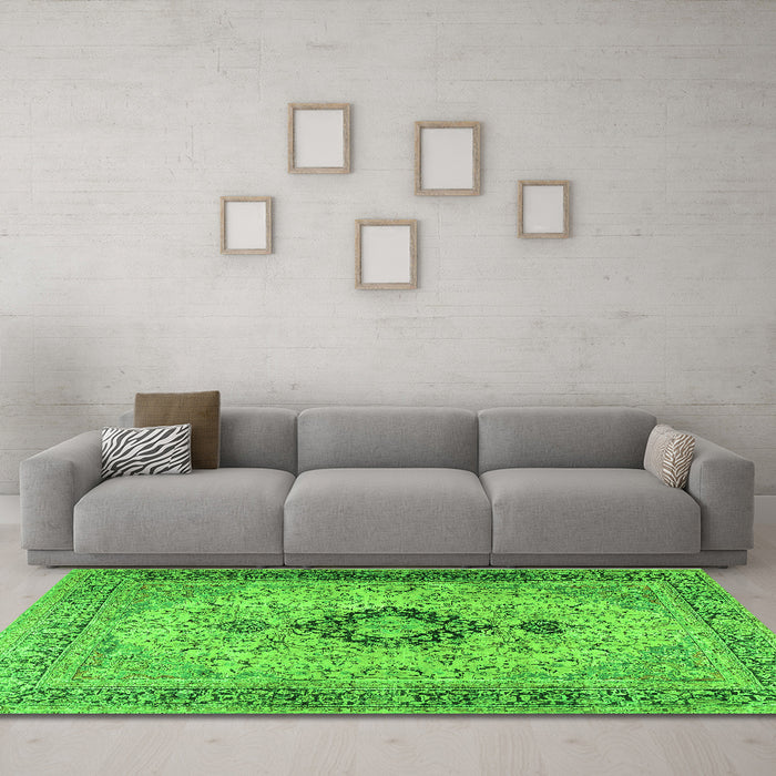 Machine Washable Persian Green Traditional Area Rugs in a Living Room,, wshtr3143grn