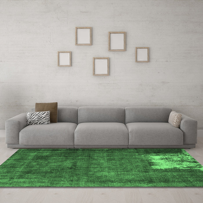 Machine Washable Persian Emerald Green Traditional Area Rugs in a Living Room,, wshtr3145emgrn