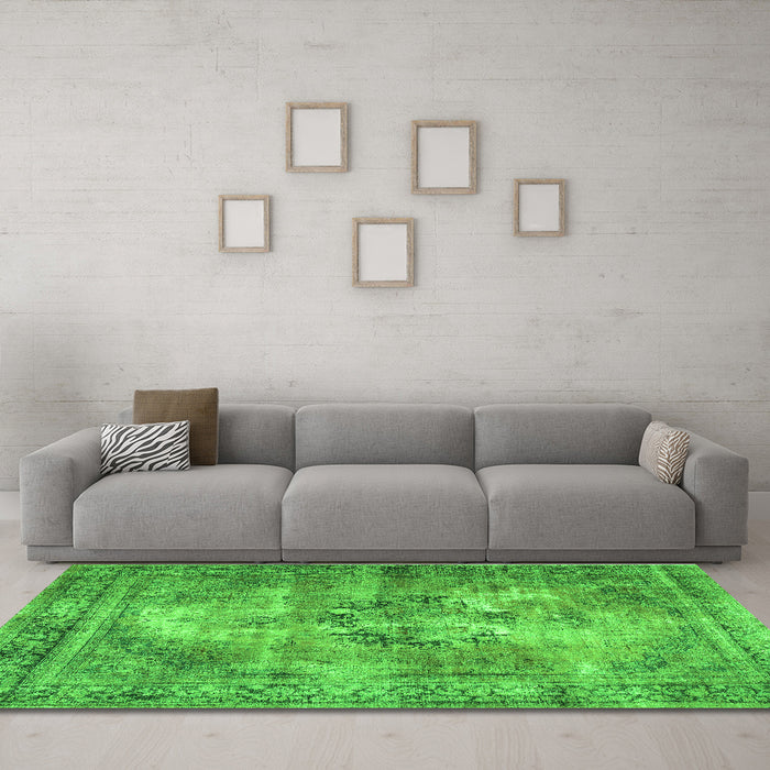 Machine Washable Persian Green Traditional Area Rugs in a Living Room,, wshtr3146grn