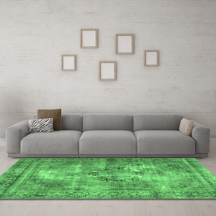 Machine Washable Persian Emerald Green Traditional Area Rugs in a Living Room,, wshtr3146emgrn