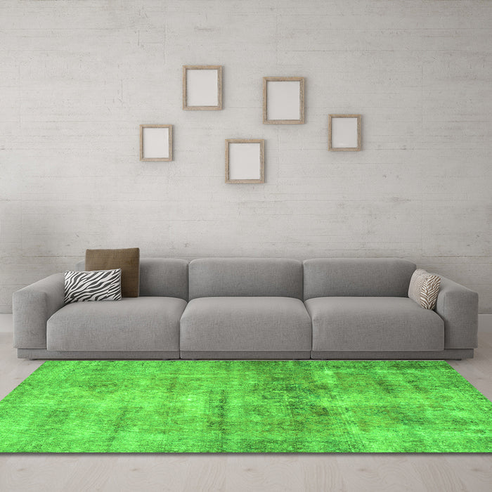 Machine Washable Persian Green Traditional Area Rugs in a Living Room,, wshtr3147grn