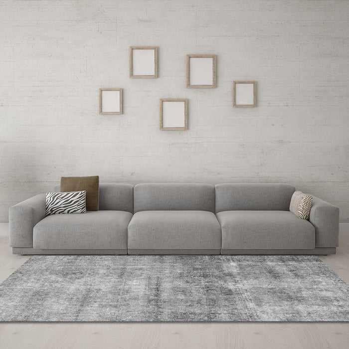 Machine Washable Persian Gray Traditional Rug in a Living Room,, wshtr3147gry