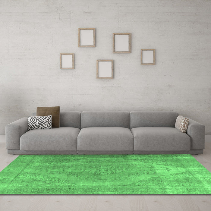 Machine Washable Persian Emerald Green Traditional Area Rugs in a Living Room,, wshtr3148emgrn