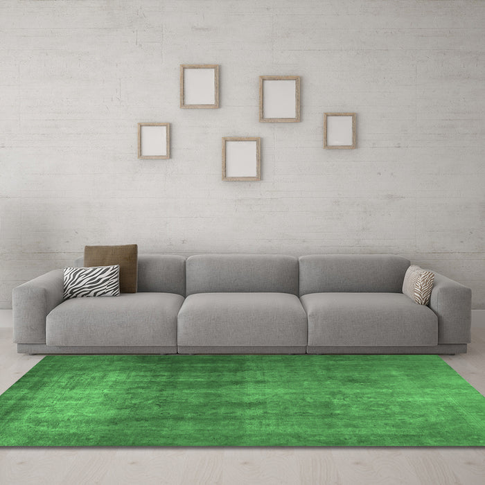 Machine Washable Persian Emerald Green Traditional Area Rugs in a Living Room,, wshtr3150emgrn