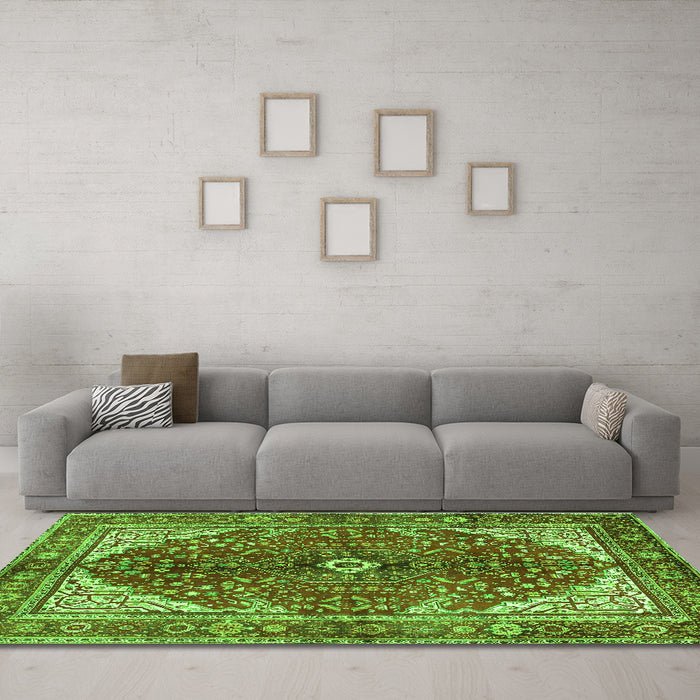 Machine Washable Medallion Green Traditional Area Rugs in a Living Room,, wshtr3154grn
