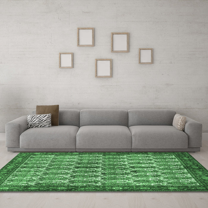 Machine Washable Persian Emerald Green Traditional Area Rugs in a Living Room,, wshtr3155emgrn