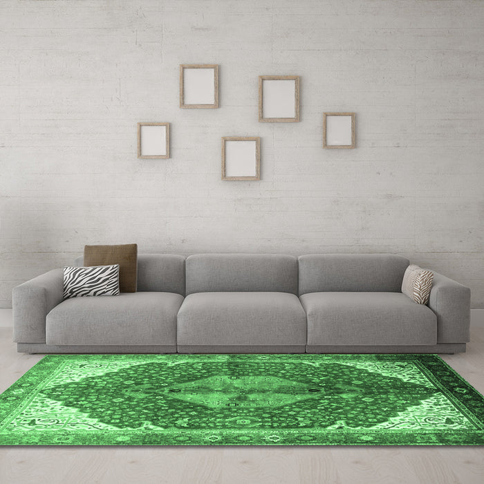 Machine Washable Medallion Emerald Green Traditional Area Rugs in a Living Room,, wshtr3156emgrn