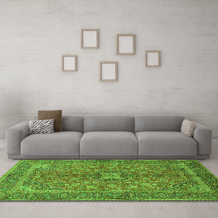 Machine Washable Medallion Green Traditional Area Rugs in a Living Room,, wshtr3158grn
