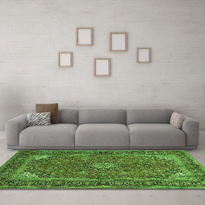 Machine Washable Persian Green Traditional Area Rugs in a Living Room,, wshtr3159grn
