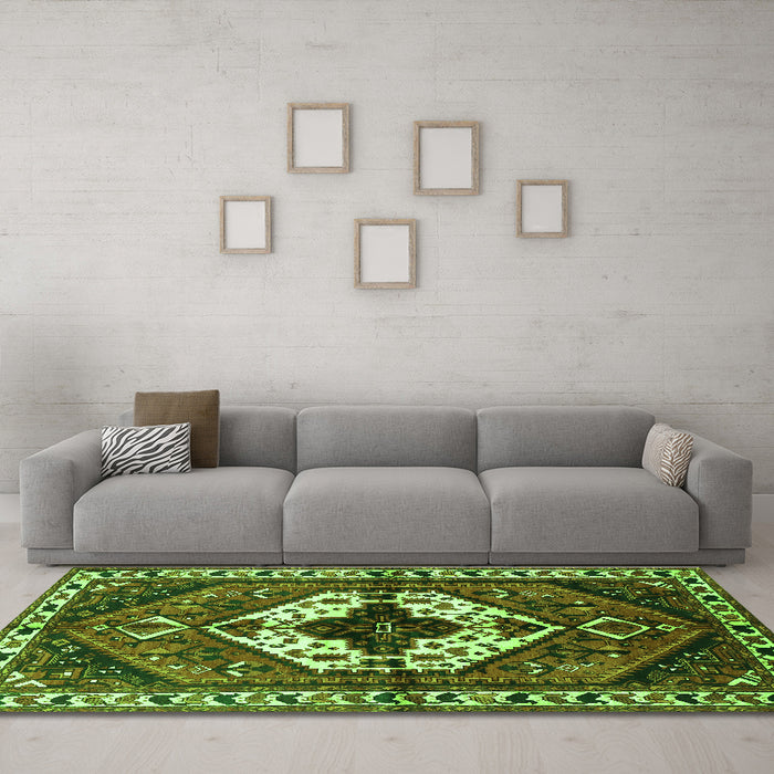Machine Washable Persian Green Traditional Area Rugs in a Living Room,, wshtr315grn