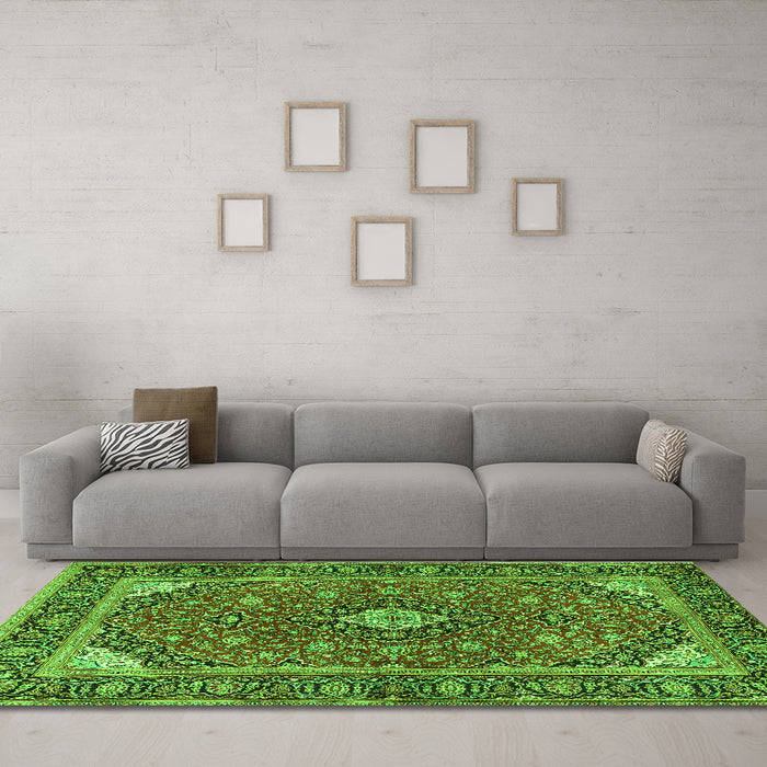 Machine Washable Persian Green Traditional Area Rugs in a Living Room,, wshtr3160grn