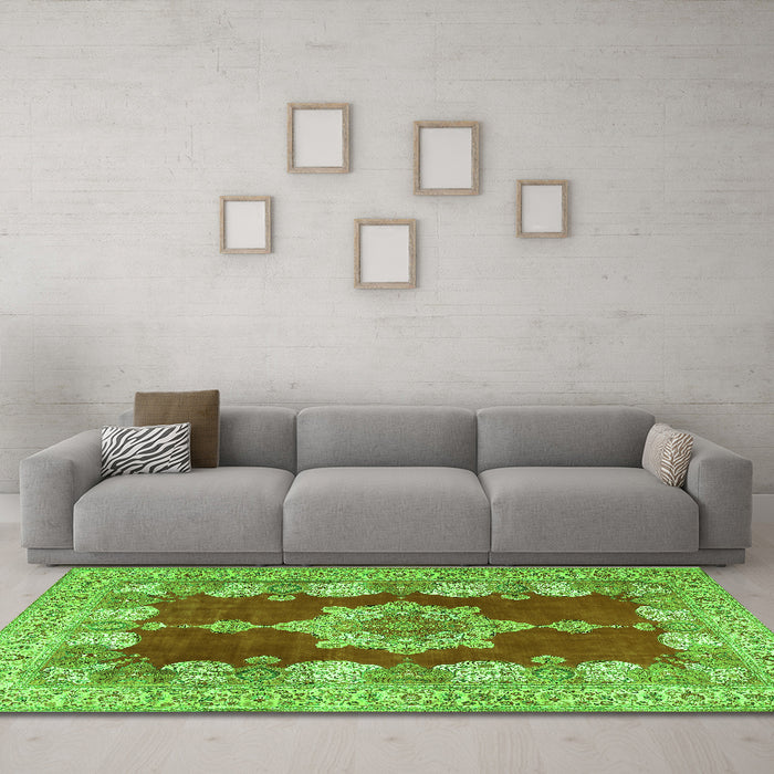 Machine Washable Persian Green Traditional Area Rugs in a Living Room,, wshtr3161grn