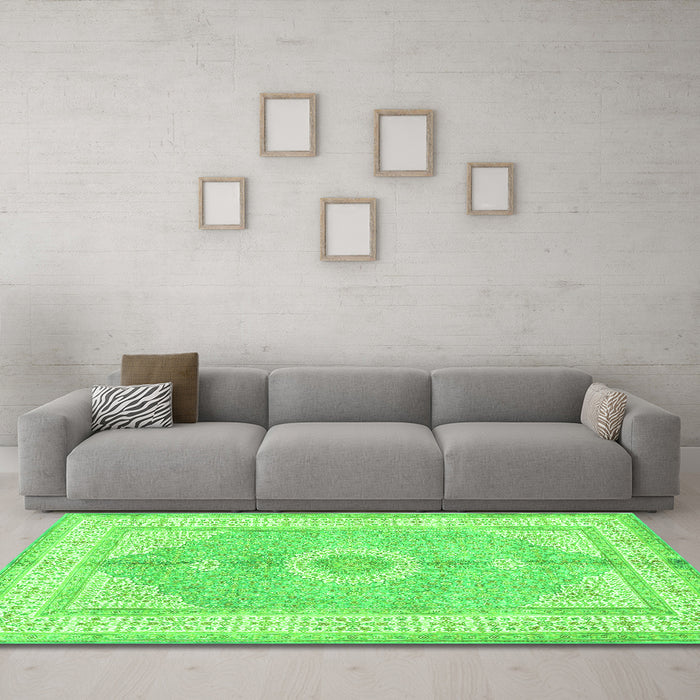 Machine Washable Medallion Green Traditional Area Rugs in a Living Room,, wshtr3164grn