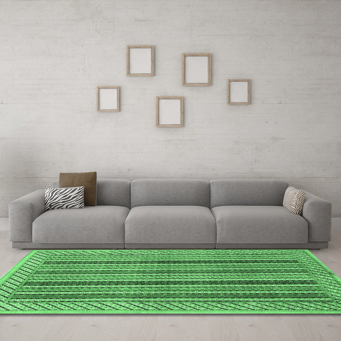 Machine Washable Persian Emerald Green Traditional Area Rugs in a Living Room,, wshtr3166emgrn